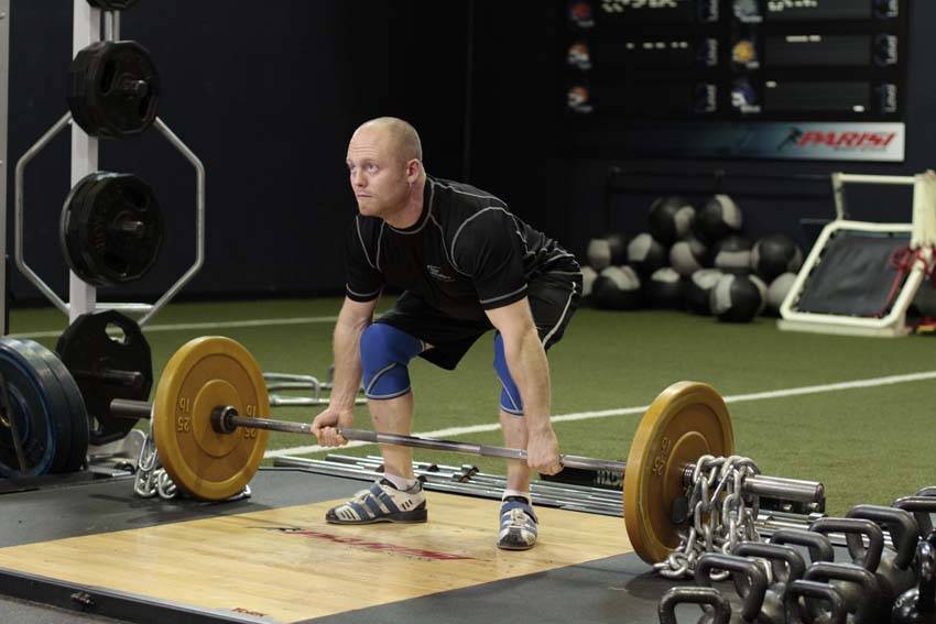 Deadlift with Chains — starting position