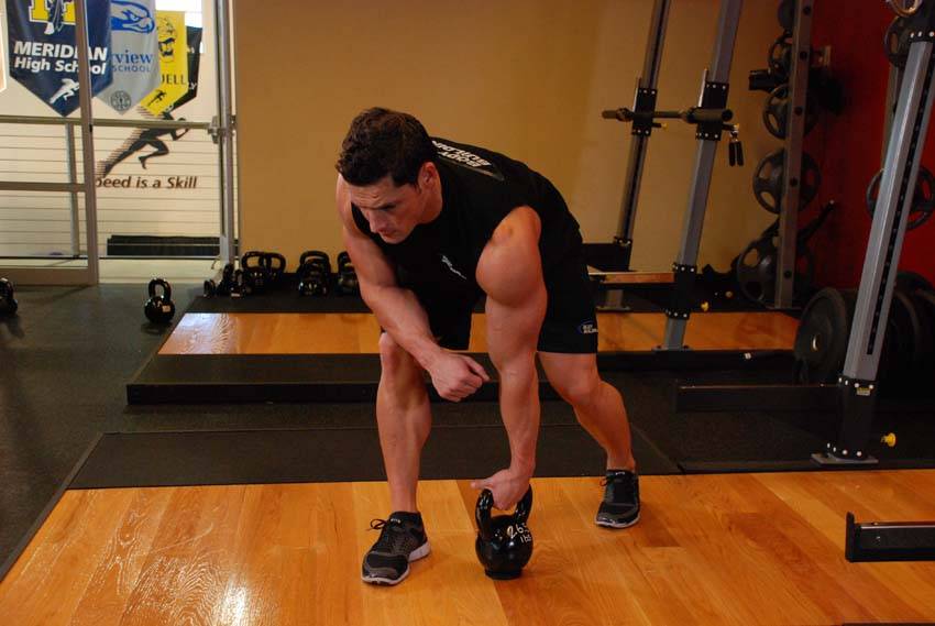 One-Arm Kettlebell Row — starting position