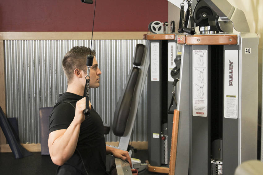 One Arm Lat Pulldown — end position