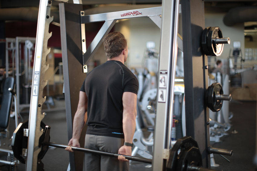 Smith Machine Behind the Back Shrug — starting position