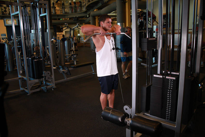 Upright Cable Row — starting position